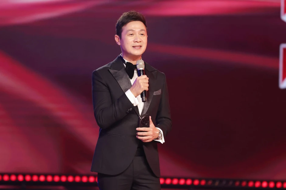 Nam MC giờ vàng VTV là Thủ khoa Nhạc viện Hà Nội: 43 tuổi làm giám đốc dàn nhạc, hoàng tử cello "trẻ lâu nhất Việt Nam" Nam MC giờ vàng VTV là Thủ khoa Nhạc viện Hà Nội: 43 tuổi làm giám đốc dàn nhạc, hoàng tử cello "trẻ lâu nhất Việt Nam"