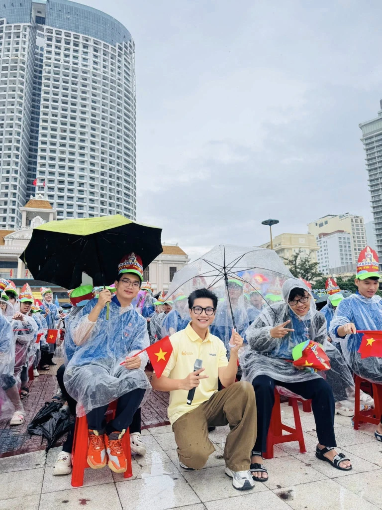 Nam MC SN 1991 từng dẫn Đường Lên Đỉnh Olympia là bí thư đoàn trường, từ Gia Lai ra Hà Nội học lớp 12, tốt nghiệp trường Báo Nam MC SN 1991 từng dẫn Đường Lên Đỉnh Olympia là bí thư đoàn trường, từ Gia Lai ra Hà Nội học lớp 12, tốt nghiệp trường Báo