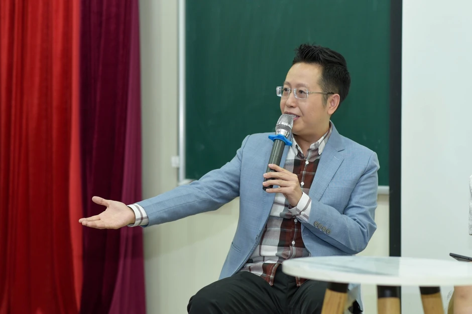 Nam MC VTV từng là thủ khoa ĐH Quốc gia Hà Nội, con trai của Giáo sư Toán học, chỉ dẫn các sĩ tử cách ôn thi tốt nghiệp THPT Nam MC VTV từng là thủ khoa ĐH Quốc gia Hà Nội, con trai của Giáo sư Toán học, chỉ dẫn các sĩ tử cách ôn thi tốt nghiệp THPT