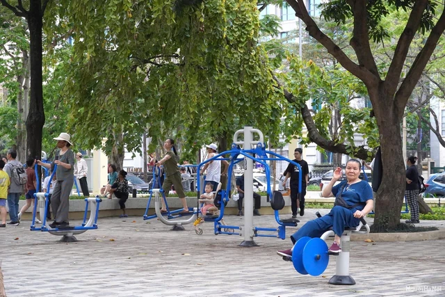 Nam nghệ sĩ U70 bị đồn đột quỵ: Tích góp tài sản "vừa đủ để sống", còn khỏe thì túc tắc làm nghề Nam nghệ sĩ U70 bị đồn đột quỵ: Tích góp tài sản "vừa đủ để sống", còn khỏe thì túc tắc làm nghề