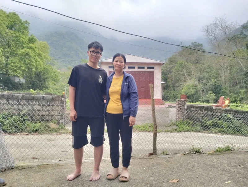 Nam sinh 19 tuổi bị mất tích khi leo núi Tam Đảo nói gì sau 37 giờ lạc trong rừng? Nam sinh 19 tuổi bị mất tích khi leo núi Tam Đảo nói gì sau 37 giờ lạc trong rừng?