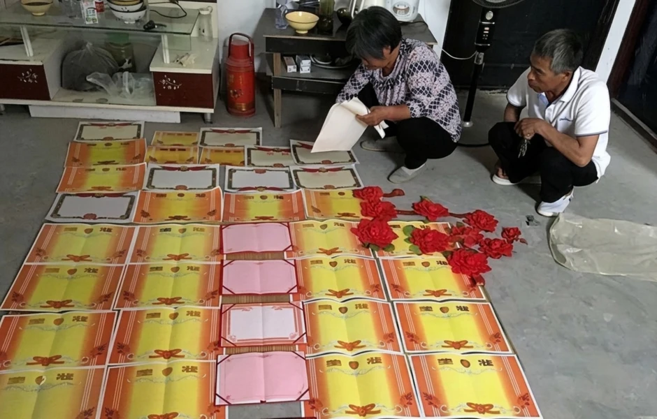 Nam sinh giỏi nhất trường thi ĐH đạt điểm thấp không ngờ, giáo viên xin trích xuất camera rồi phát hiện cậu nộp 3 tờ giấy trắng