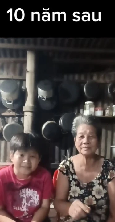 Nam sinh lớp 11 cùng bà nội quay clip “gửi mình 10 năm sau”: Khó kìm được nước mắt khi xem đến cuối, nhiều sao Việt để lại bình luận Nam sinh lớp 11 cùng bà nội quay clip “gửi mình 10 năm sau”: Khó kìm được nước mắt khi xem đến cuối, nhiều sao Việt để lại bình luận