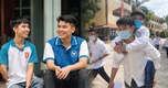 Nam sinh Thanh Hóa 10 năm cõng bạn đến trường: Sau 6 năm, tình bạn đẹp nhận về cái kết khiến nhiều người xúc động
