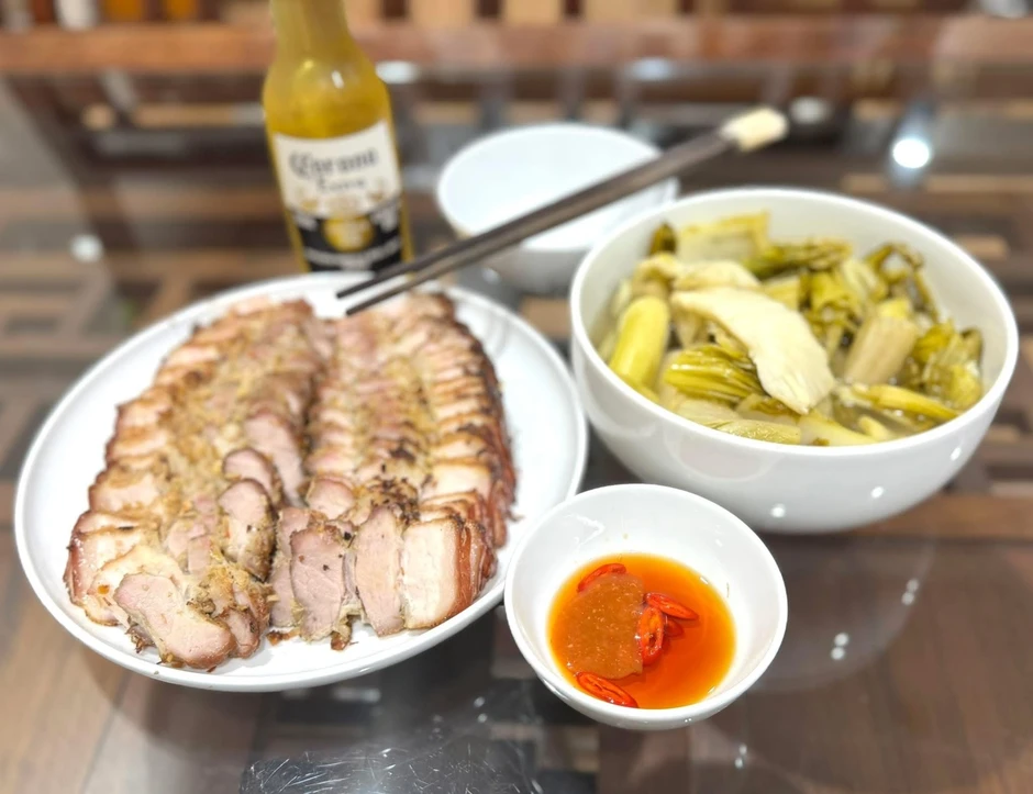 Nắng hơn 40 độ C, chị em ở Hà Nội đua nhau làm thịt một nắng ngoài ban công Nắng hơn 40 độ C, chị em ở Hà Nội đua nhau làm thịt một nắng ngoài ban công