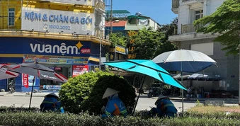 Nắng nóng đặc biệt gay gắt bao trùm Bắc Bộ và Trung Bộ, Hà Nội nóng nhất cả nước, gần 41 độ C