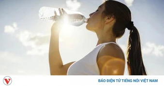 Nắng nóng kéo dài: Uống nước thế nào để tránh sốc nhiệt?
