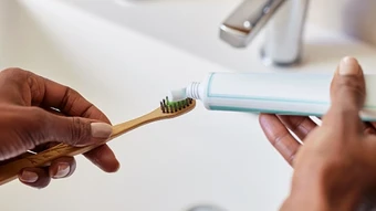 Nên đánh răng trước hay sau khi ăn?
