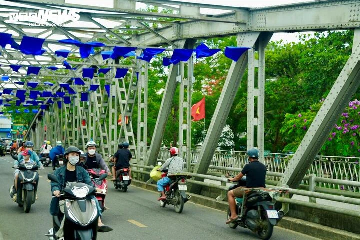Ngắm cây cầu hơn 125 tuổi là biểu tượng của du lịch Huế trước khi trùng tu Ngắm cây cầu hơn 125 tuổi là biểu tượng của du lịch Huế trước khi trùng tu