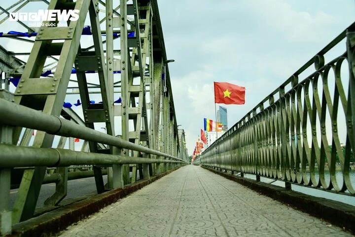 Ngắm cây cầu hơn 125 tuổi là biểu tượng của du lịch Huế trước khi trùng tu Ngắm cây cầu hơn 125 tuổi là biểu tượng của du lịch Huế trước khi trùng tu