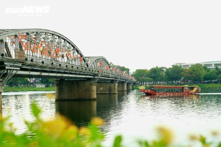 Ngắm cây cầu hơn 125 tuổi là biểu tượng của du lịch Huế trước khi trùng tu Ngắm cây cầu hơn 125 tuổi là biểu tượng của du lịch Huế trước khi trùng tu