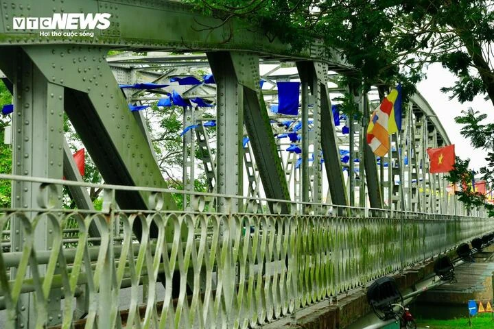 Ngắm cây cầu hơn 125 tuổi là biểu tượng của du lịch Huế trước khi trùng tu Ngắm cây cầu hơn 125 tuổi là biểu tượng của du lịch Huế trước khi trùng tu