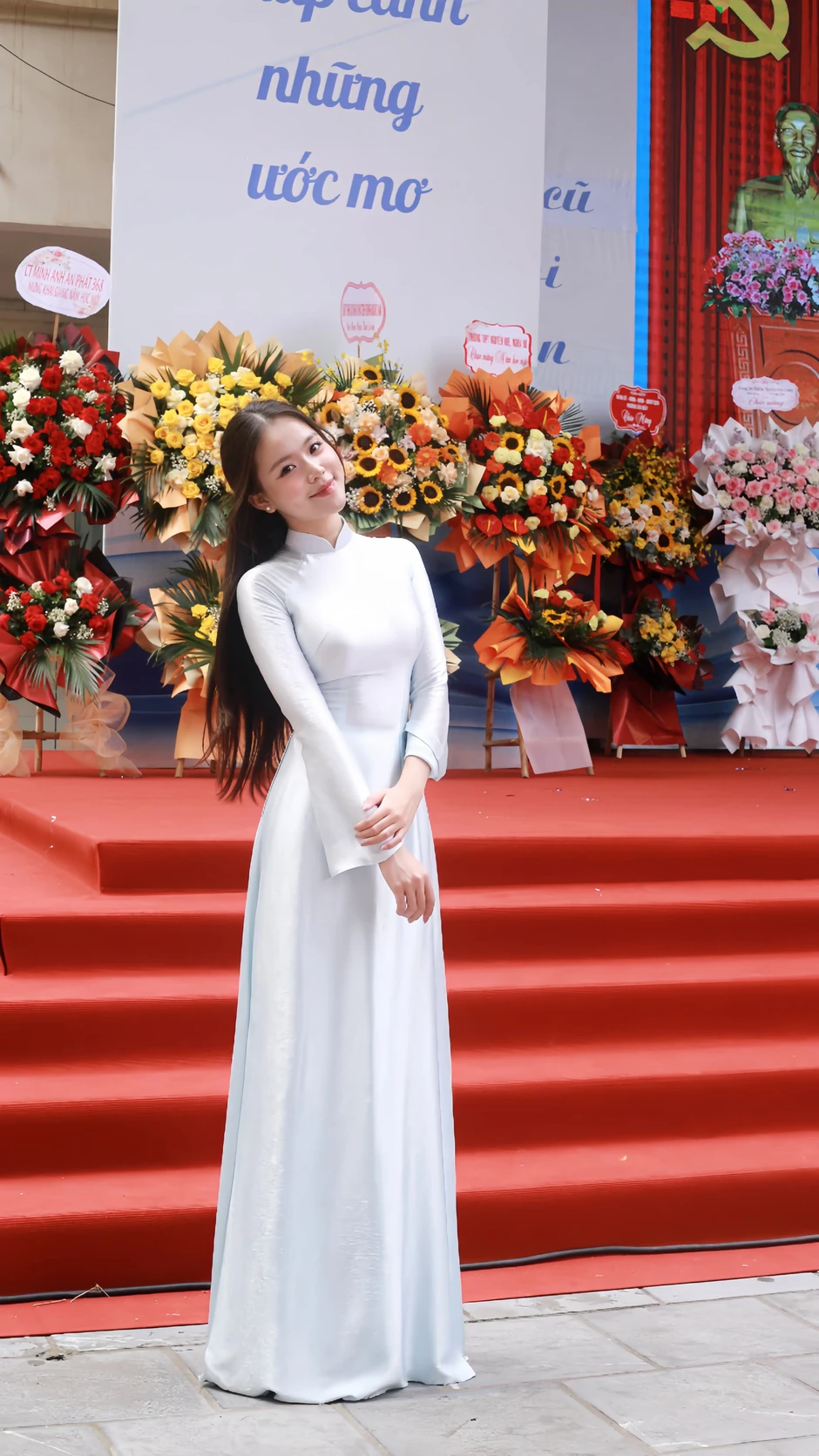 Ngẩn ngơ vì nhan sắc "gây thương nhớ" của cô giáo Ngữ văn trong ngày khai giảng Ngẩn ngơ vì nhan sắc "gây thương nhớ" của cô giáo Ngữ văn trong ngày khai giảng