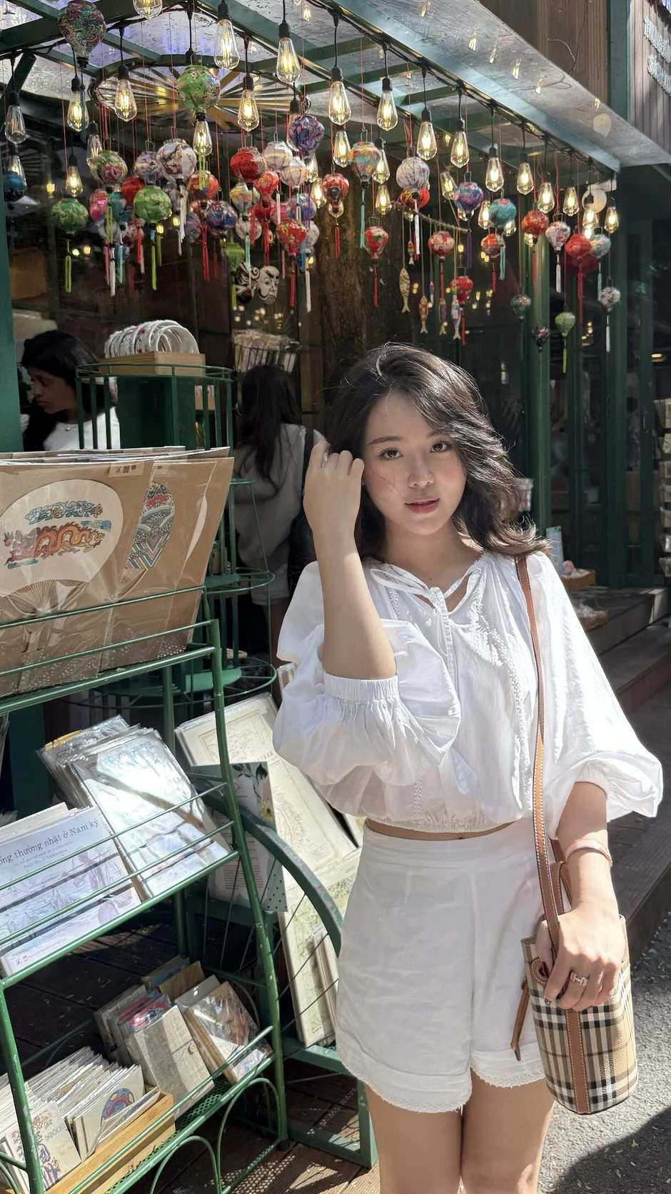 Ngẩn ngơ vì nhan sắc "gây thương nhớ" của cô giáo Ngữ văn trong ngày khai giảng Ngẩn ngơ vì nhan sắc "gây thương nhớ" của cô giáo Ngữ văn trong ngày khai giảng