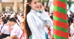 Ngẩn ngơ vì nhan sắc "gây thương nhớ" của cô giáo Ngữ văn trong ngày khai giảng