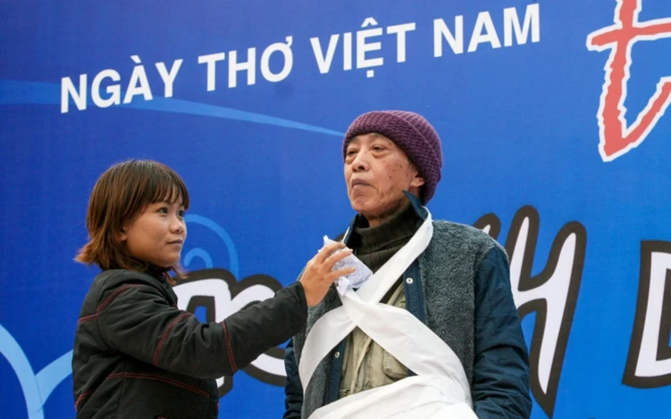 Ngày thơ Việt Nam năm nay không thả thơ lên trời nữa Ngày thơ Việt Nam năm nay không thả thơ lên trời nữa