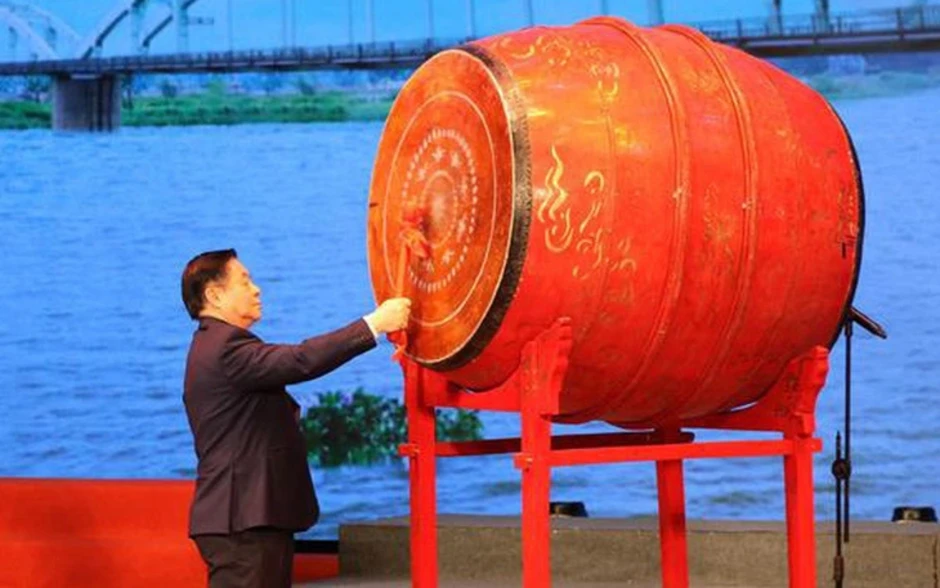 Ngày thơ Việt Nam năm nay không thả thơ lên trời nữa Ngày thơ Việt Nam năm nay không thả thơ lên trời nữa