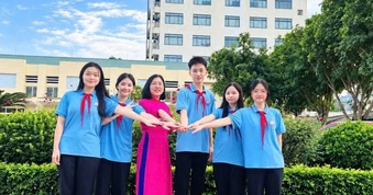 Nghệ An: Hàng nghìn học sinh giỏi chưa nhận tiền thưởng