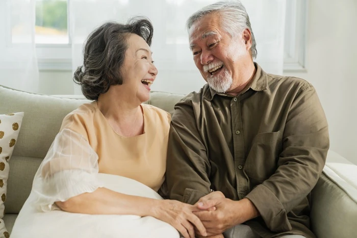 Nghe bố mẹ chồng thông báo tổ chức một bữa tiệc 20 mâm, con dâu run rẩy cả chân tay