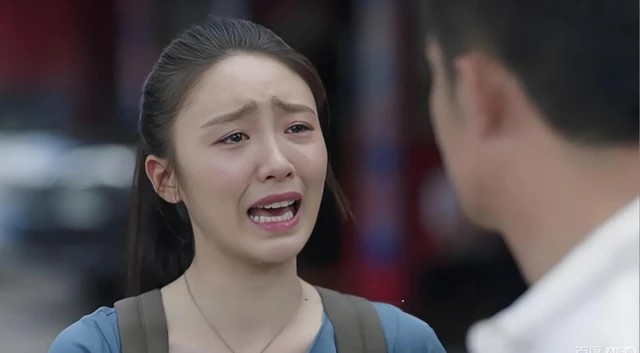 Nghe tin người yêu cũ tai nạn, tôi chỉ ghé thăm vài phút, không ngờ bị vợ anh ta tát giữa đám đông, tối về còn bị chồng đuổi khỏi nhà