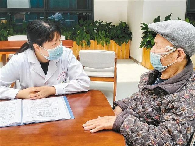 Nghề việc nhẹ kiếm tiền triệu mỗi giờ đang cực khát người: Không bế đỡ, chỉ đi "chấm điểm" để vun vén chặng cuối đời cho người già Nghề việc nhẹ kiếm tiền triệu mỗi giờ đang cực khát người: Không bế đỡ, chỉ đi "chấm điểm" để vun vén chặng cuối đời cho người già