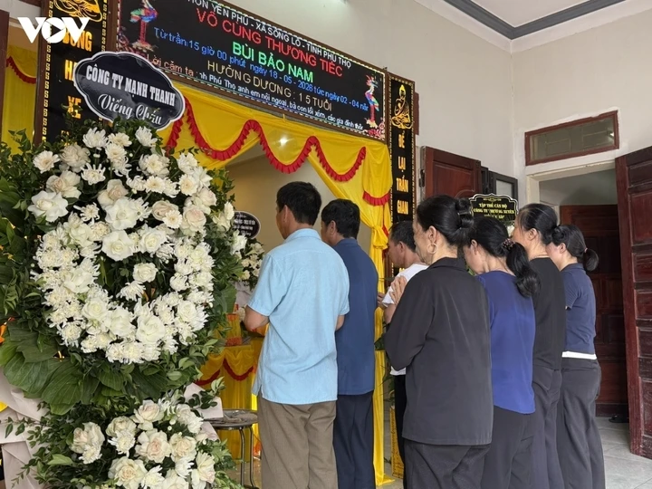 Nghẹn lòng 5 đám tang học sinh đuối nước ở xã nghèo ở Phú Thọ Nghẹn lòng 5 đám tang học sinh đuối nước ở xã nghèo ở Phú Thọ