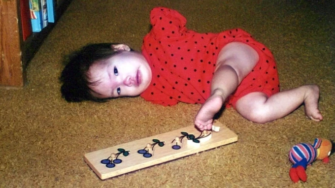Nghị lực sống của cô gái gốc Việt khuyết đôi tay từng bị bố mẹ bỏ rơi Nghị lực sống của cô gái gốc Việt khuyết đôi tay từng bị bố mẹ bỏ rơi