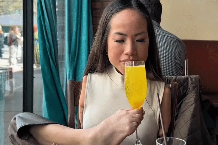Nghị lực sống của cô gái gốc Việt khuyết đôi tay từng bị bố mẹ bỏ rơi Nghị lực sống của cô gái gốc Việt khuyết đôi tay từng bị bố mẹ bỏ rơi