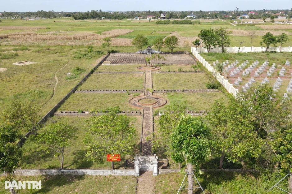 Nghĩa trang 140 ngôi mộ và tấm lòng của những người xa lạ Nghĩa trang 140 ngôi mộ và tấm lòng của những người xa lạ