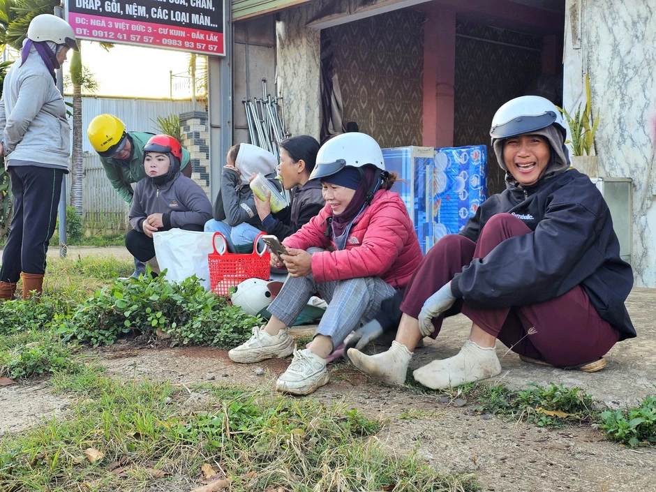 Ngôi chợ lạ bên đường ở Đắk Lắk: Chỉ họp vào mùa hái tiêu Ngôi chợ lạ bên đường ở Đắk Lắk: Chỉ họp vào mùa hái tiêu