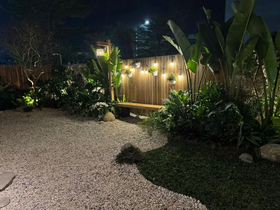 Ngôi nhà 450m2 của vợ chồng Hà Tĩnh như resort thu nhỏ: Khu vườn nhiệt đới bao quanh, cả căn nhà phủ 70% kính, góc nào cũng có view “triệu đô” Ngôi nhà 450m2 của vợ chồng Hà Tĩnh như resort thu nhỏ: Khu vườn nhiệt đới bao quanh, cả căn nhà phủ 70% kính, góc nào cũng có view “triệu đô”