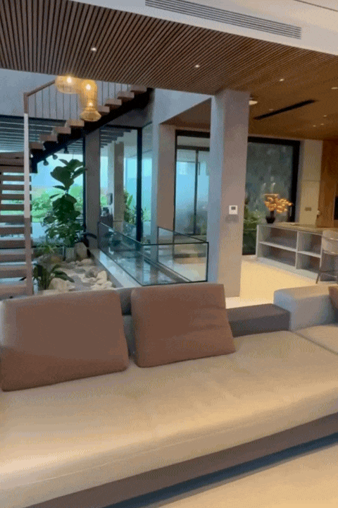 Ngôi nhà 450m2 của vợ chồng Hà Tĩnh như resort thu nhỏ: Khu vườn nhiệt đới bao quanh, cả căn nhà phủ 70% kính, góc nào cũng có view “triệu đô” Ngôi nhà 450m2 của vợ chồng Hà Tĩnh như resort thu nhỏ: Khu vườn nhiệt đới bao quanh, cả căn nhà phủ 70% kính, góc nào cũng có view “triệu đô”