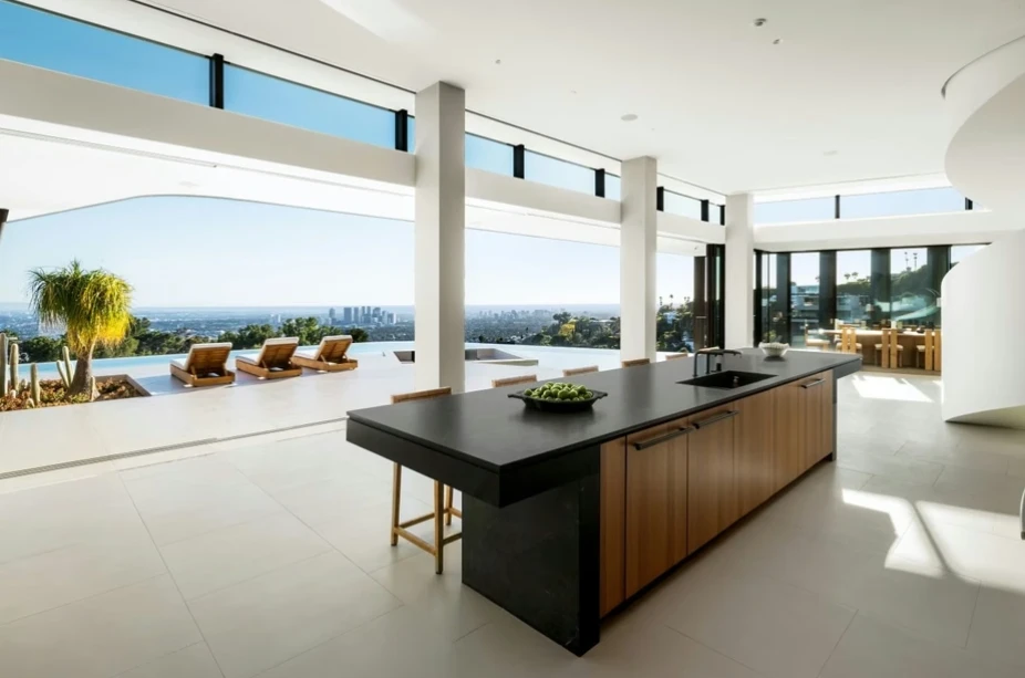 Ngôi nhà 780 tỷ của nữ tỷ phú Lucy Guo tại Los Angeles