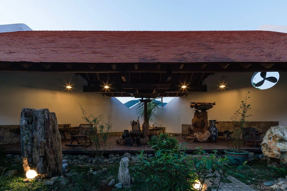 Ngôi nhà hiện đại mang đậm ảnh hưởng văn hóa nhà sàn Bắc Bộ giữa Nha Trang