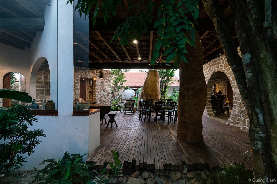 Ngôi nhà hiện đại mang đậm ảnh hưởng văn hóa nhà sàn Bắc Bộ giữa Nha Trang