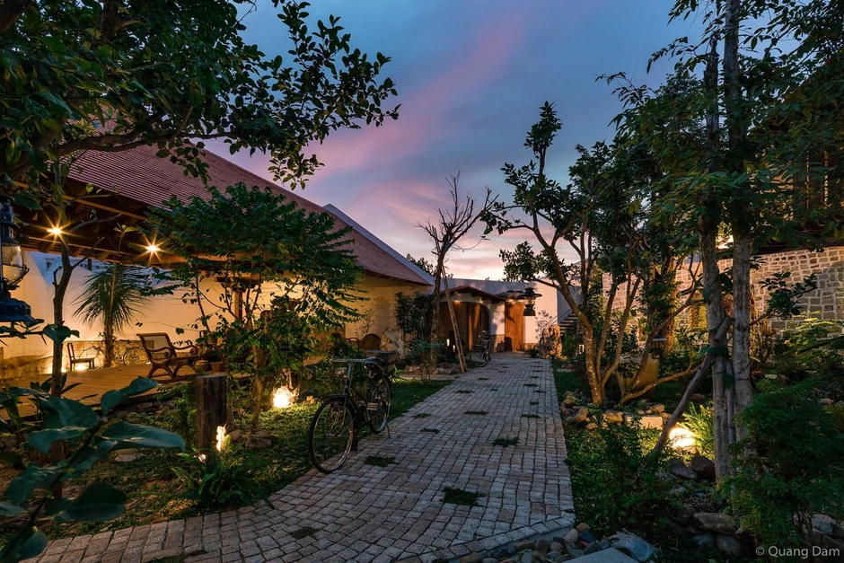 Ngôi nhà hiện đại mang đậm ảnh hưởng văn hóa nhà sàn Bắc Bộ giữa Nha Trang