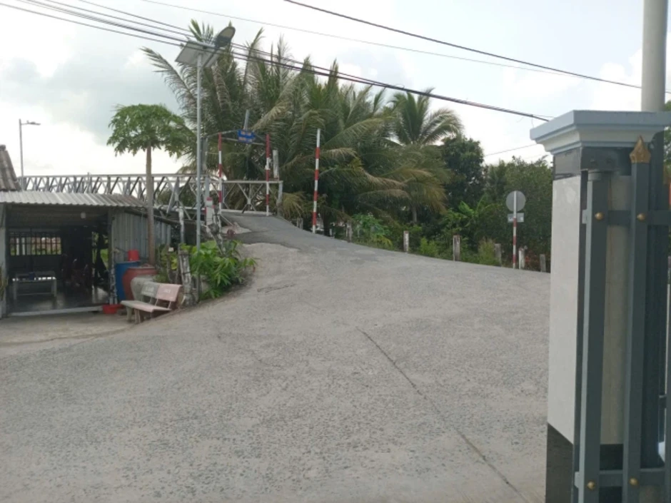 Ngôi nhà thường xuyên 'đón' khách lạc tay lái dưới chân cầu Ngôi nhà thường xuyên 'đón' khách lạc tay lái dưới chân cầu
