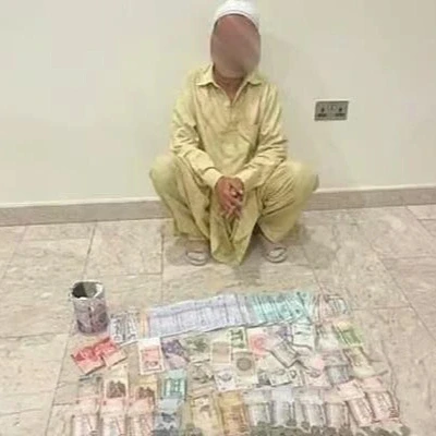 Người ăn xin ở Dubai bị phát hiện “tan ca” bằng xe sang, có nhiều tiền mặt Người ăn xin ở Dubai bị phát hiện “tan ca” bằng xe sang, có nhiều tiền mặt