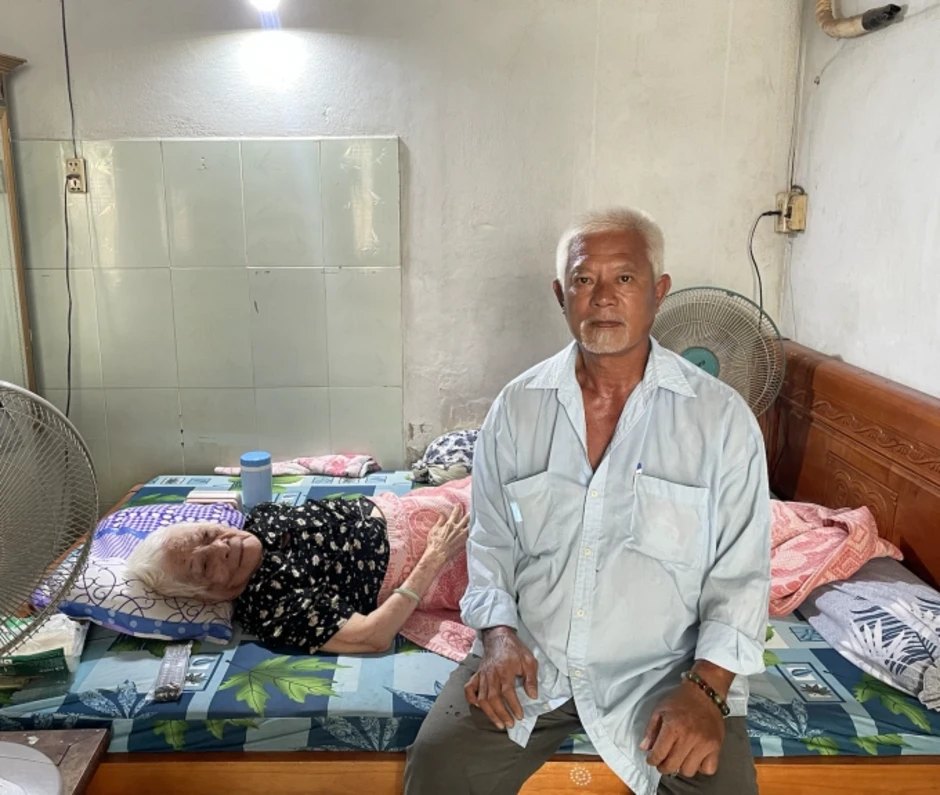 Người bán vé số phát cơm miễn phí để 'trả ơn đời' Người bán vé số phát cơm miễn phí để 'trả ơn đời'
