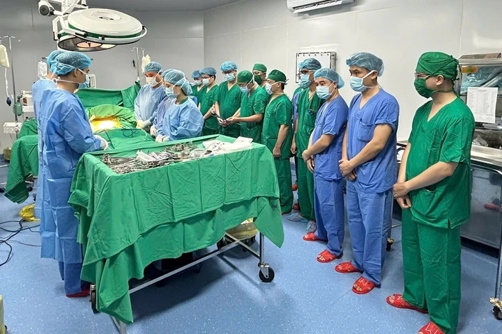 Người cha 38 tuổi chết não sau tai nạn và quyết định xúc động Người cha 38 tuổi chết não sau tai nạn và quyết định xúc động