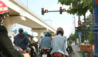 Người dân chú ý: Dừng đèn đỏ kiểu này có thể bị phạt tới 22 triệu đồng mà không hề hay biết