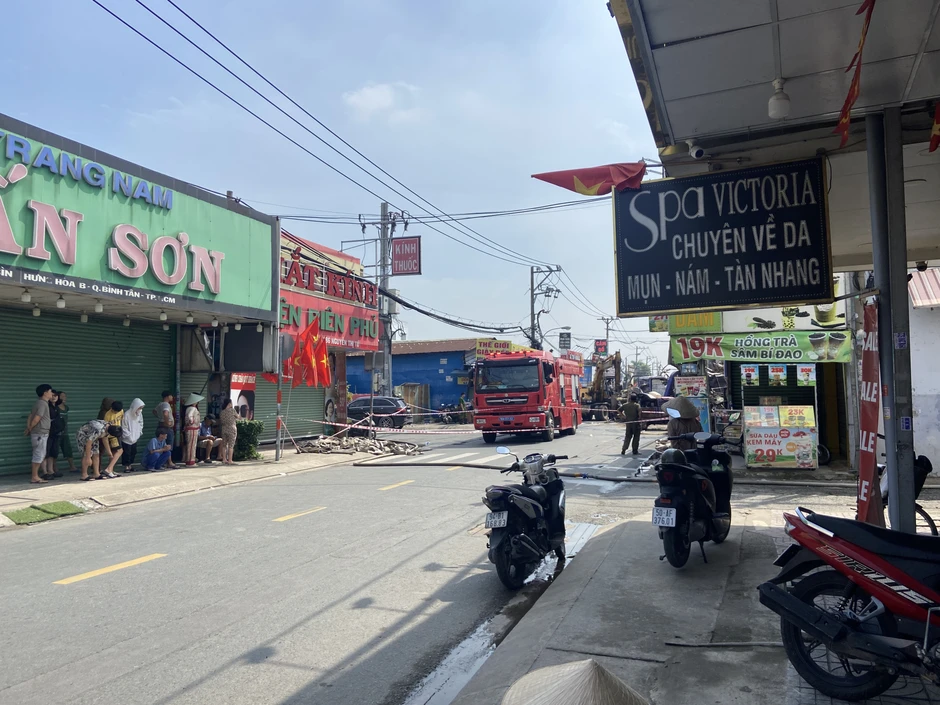 Người dân hoảng loạn kể lại khoảnh khắc cửa hàng xe máy cháy lan sang nhà trọ lúc rạng sáng ở TP.HCM Người dân hoảng loạn kể lại khoảnh khắc cửa hàng xe máy cháy lan sang nhà trọ lúc rạng sáng ở TP.HCM