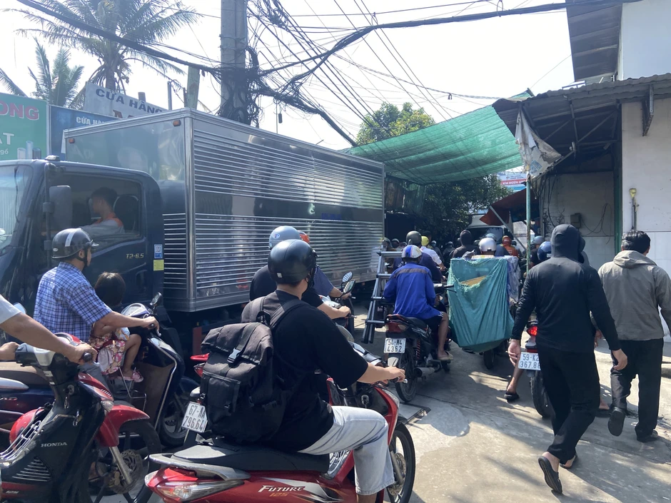 Người dân hoảng loạn kể lại khoảnh khắc cửa hàng xe máy cháy lan sang nhà trọ lúc rạng sáng ở TP.HCM Người dân hoảng loạn kể lại khoảnh khắc cửa hàng xe máy cháy lan sang nhà trọ lúc rạng sáng ở TP.HCM