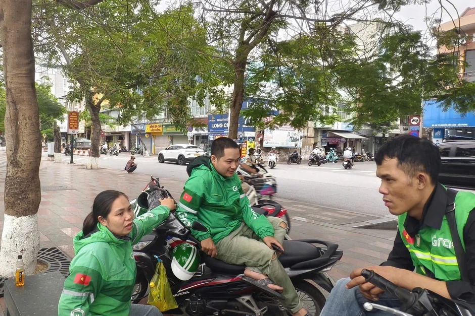 Người đàn ông chạy Grab thu nhập 15 triệu: Có chuyến xe chỉ đủ mua trà đá Người đàn ông chạy Grab thu nhập 15 triệu: Có chuyến xe chỉ đủ mua trà đá