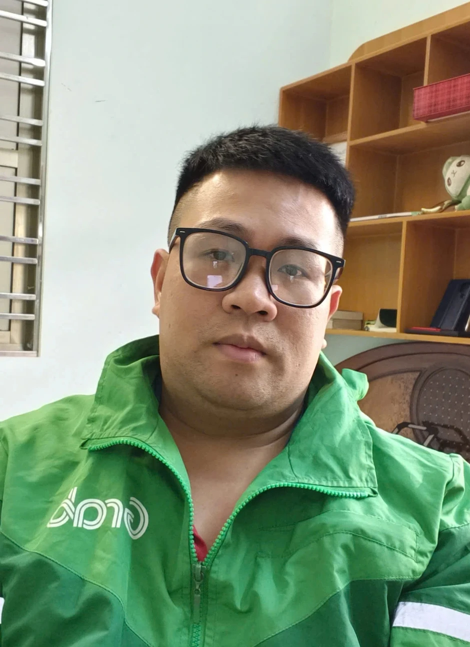 Người đàn ông chạy Grab thu nhập 15 triệu: Có chuyến xe chỉ đủ mua trà đá Người đàn ông chạy Grab thu nhập 15 triệu: Có chuyến xe chỉ đủ mua trà đá