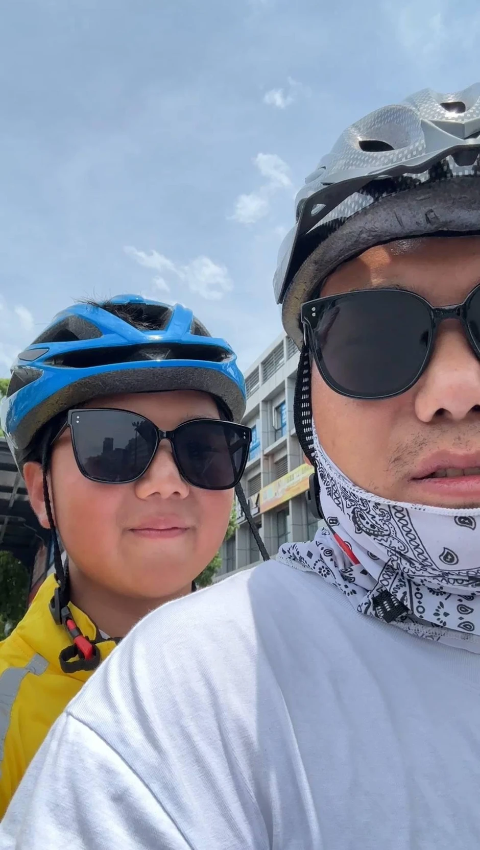 Người đàn ông để con trai sinh tồn làm shipper vì nói “Học không giỏi thì cùng lắm đi giao đồ ăn”: Kết quả bất ngờ sau 20 ngày Người đàn ông để con trai sinh tồn làm shipper vì nói “Học không giỏi thì cùng lắm đi giao đồ ăn”: Kết quả bất ngờ sau 20 ngày