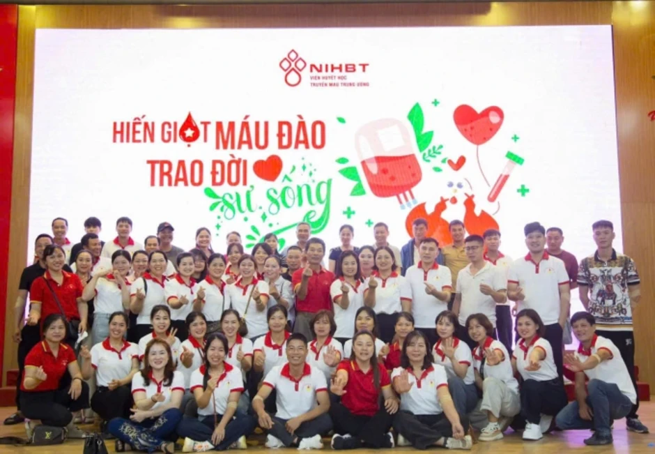 Người đàn ông Hưng Yên rủ cả làng thuê ôtô đi hiến máu Người đàn ông Hưng Yên rủ cả làng thuê ôtô đi hiến máu