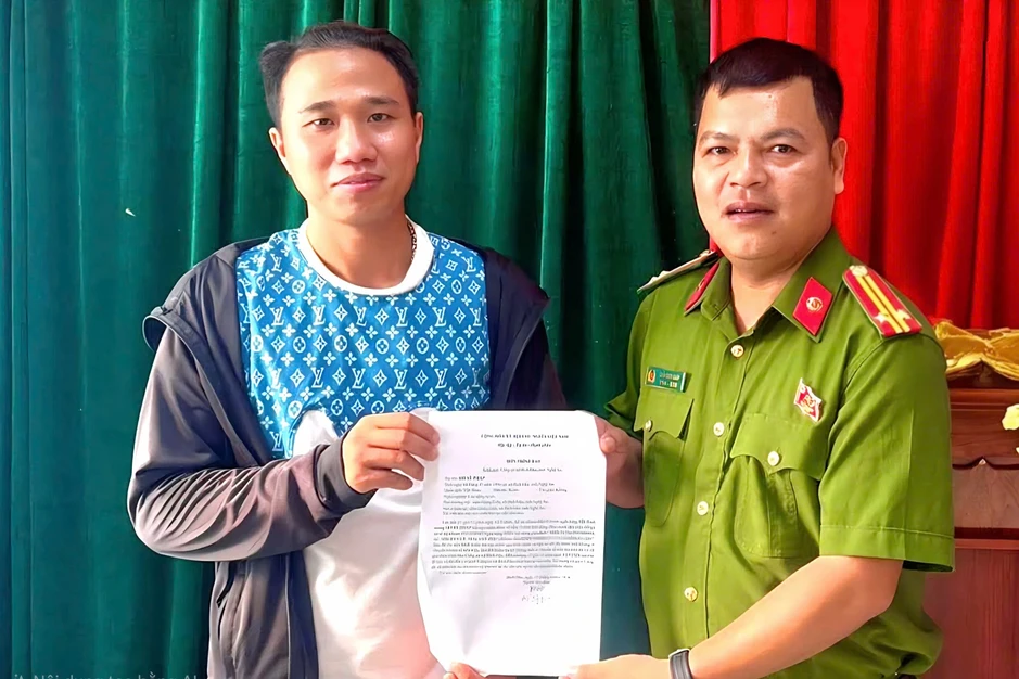 Người đàn ông lo lắng khi bất ngờ nhận số tiền lớn qua tài khoản Người đàn ông lo lắng khi bất ngờ nhận số tiền lớn qua tài khoản