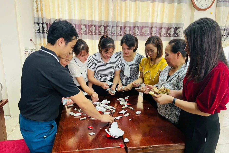 Người đàn ông ở Hà Nội hơn 10 năm nuôi lợn đất giúp người dưng Người đàn ông ở Hà Nội hơn 10 năm nuôi lợn đất giúp người dưng