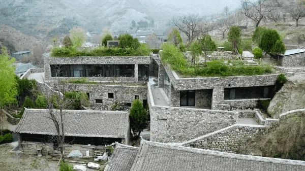 Người đàn ông xây nhà dưới chân Vạn Lý Trường Thành, hồi sinh cả ngôi làng Người đàn ông xây nhà dưới chân Vạn Lý Trường Thành, hồi sinh cả ngôi làng